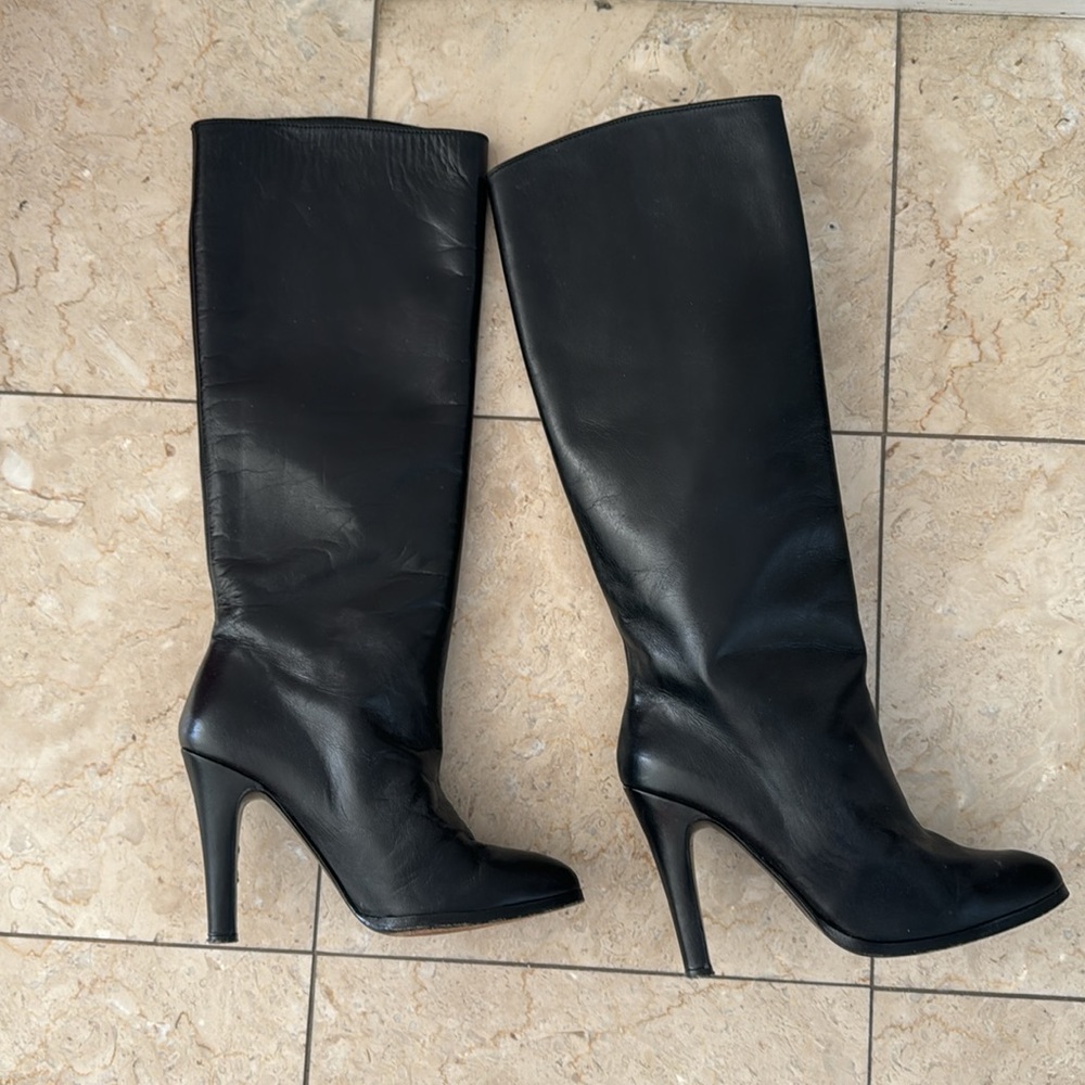 Gorgeous soft, vintage 1970s black 4 inch heeled knee high boots
